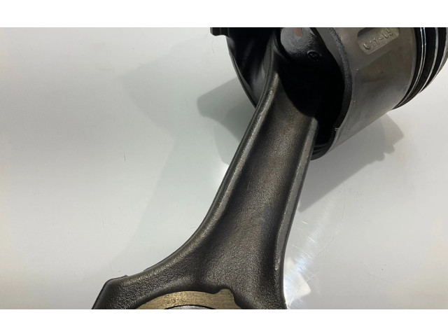 Píst Mercedes-Benz E W211 648.961