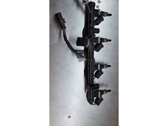 Топливная рампа 06K133681A, 06L971627A   Audi A3 S3 8V   для двигателя CJXC