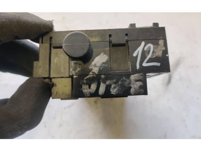 Pojistková skříňka 171941813D Volkswagen PASSAT B3 1991