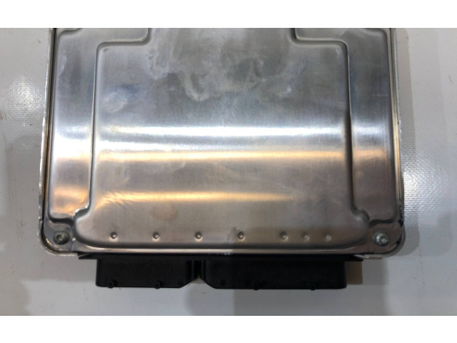 Блок управления двигателем Блок управления 8E907401T Skoda Superb B5 (3U)