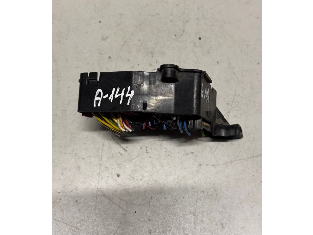 Блок предохранителей 8D194182 Volkswagen Golf IV