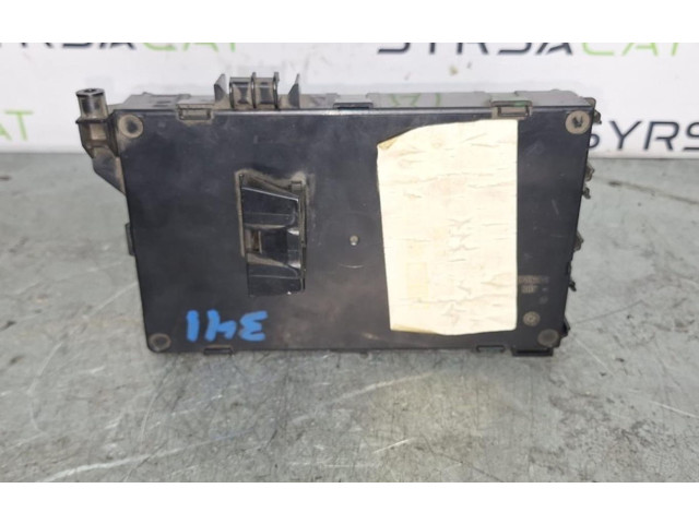 Блок предохранителей P8200621762   Renault Clio II    