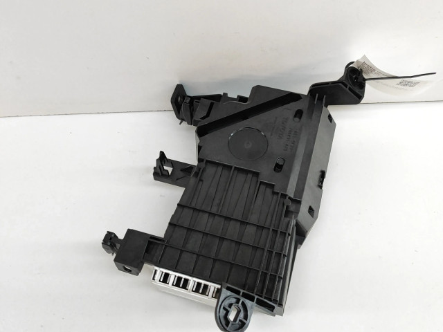 Дисплей    8310847040, 766468270   Toyota Prius+ (ZVW40)