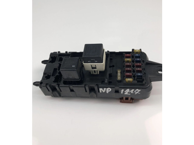 Блок предохранителей MB953355 Mitsubishi Carisma