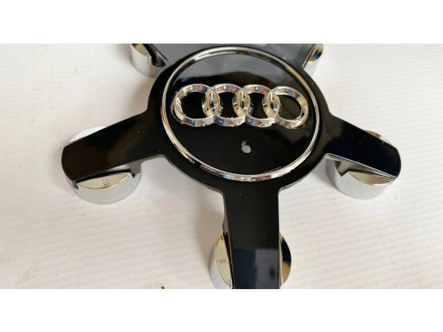 Заводская крышка (крышки) от центрального отверстия колеса