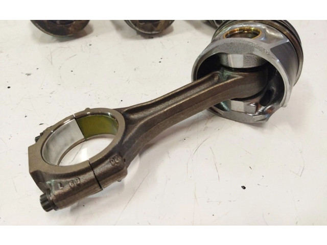 Píst 038J Seat Exeo (3R)