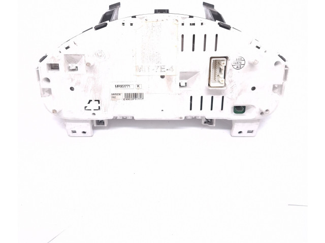 Панель приборов MR951771, MM0038 Mitsubishi Colt