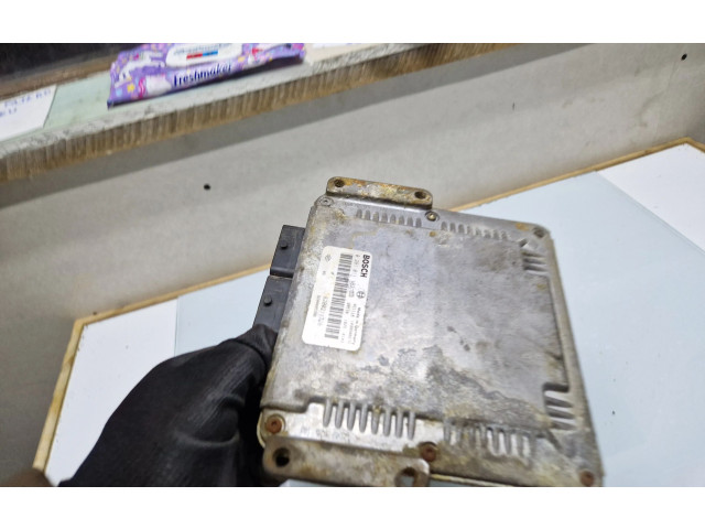 Řídící jednotka 8200211726, 0281011103 Renault Vel Satis 2004