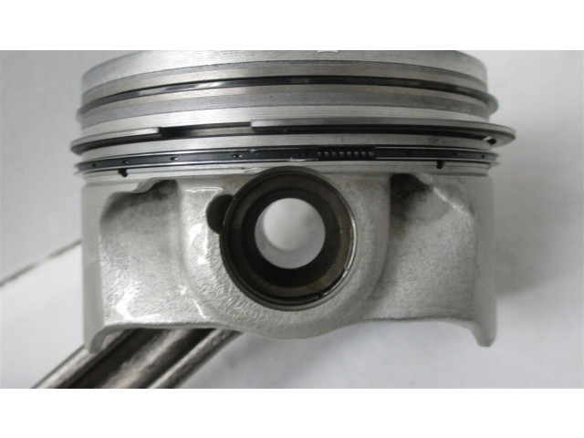 Píst 079107104CE Audi A8 S8 D5