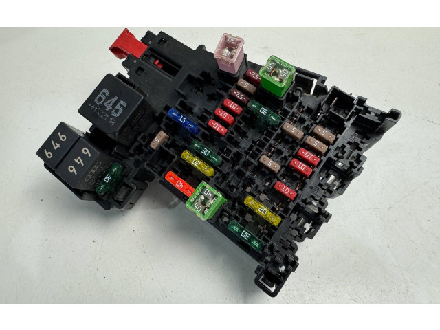 Блок предохранителей 5Q0937615C   Skoda Octavia Mk3 (5E)    