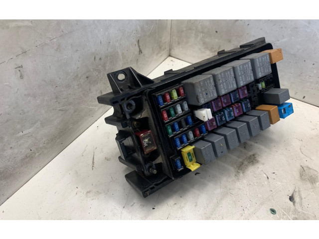 Блок предохранителей 911613E040   KIA Sorento    