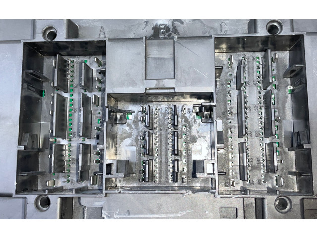 Блок комфорта 5Q0937084AE Skoda Octavia Mk3 (5E)