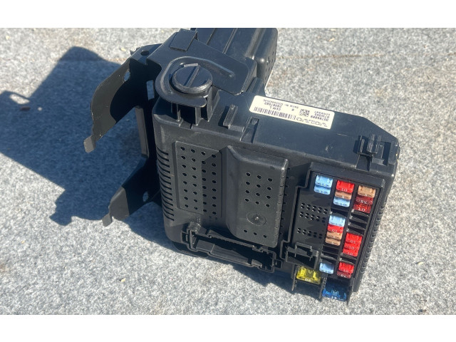 Блок предохранителей 30786889, 28087583 Volvo S60