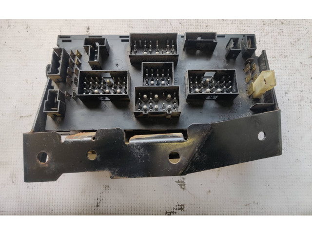 Pojistková skříňka 171941813D Volkswagen PASSAT B3 1991