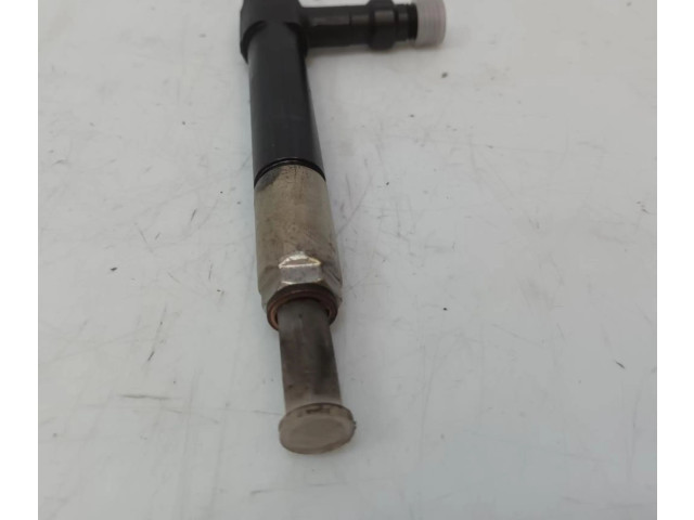 Форсунка 696011T    Mazda 323 F   