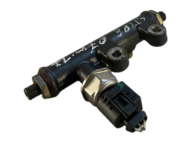 Топливная рампа 4R8Q9C066AA, 5WS40128 Jaguar S-Type 2.7