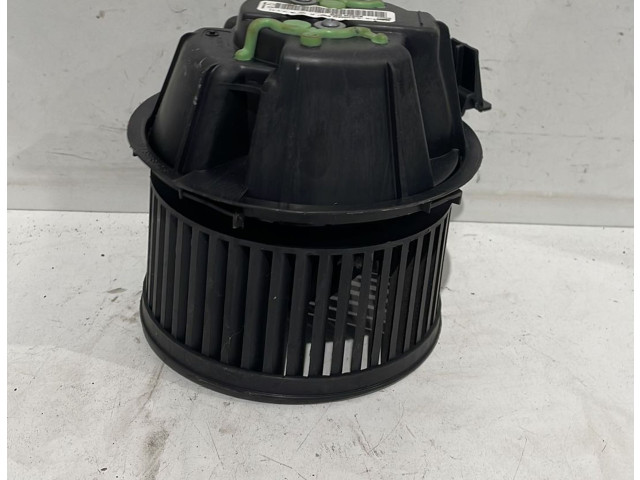 Вентилятор печки       Dacia Duster