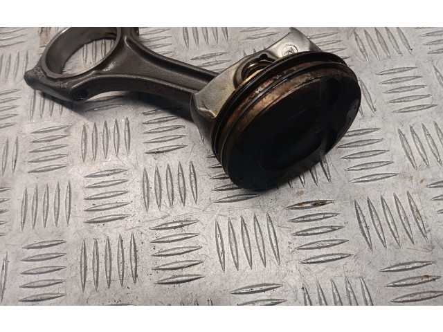 Píst 06M107066AB   Audi Q7 4M    DCB 