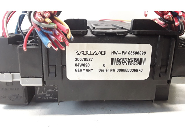   Pojistková skříňka 30679527, 08696098   Volvo XC90 2003