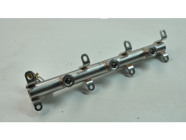 Vstřikovací lišta 06M133315L Volkswagen Touareg II CYJA