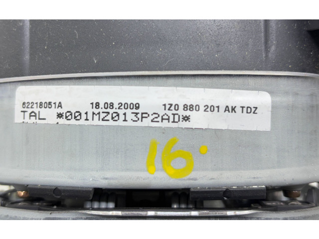 Подушка безопасности водителя 1Z0880201AK Skoda Octavia Mk2 (1Z)