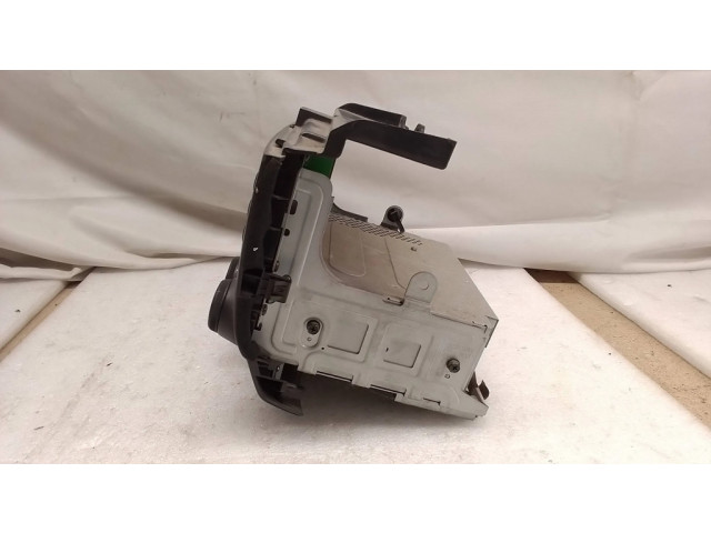 Радио/ проигрыватель CD/DVD / навигация