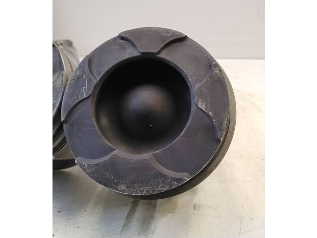 Поршень с шатуном Mitsubishi L200