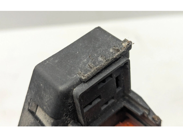 Pojistková skříňka 6906588, 518811054 Toyota Avensis T270 2016