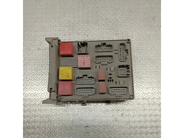 Pojistková skříňka 8200283817, 8200004201E Renault Vel Satis 2004