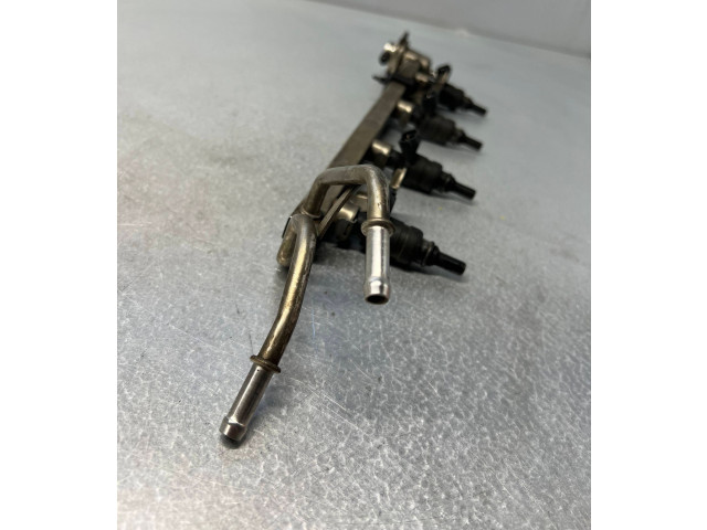 Топливная рампа 037906031AA, 037906031AA   Audi A3 S3 8L  