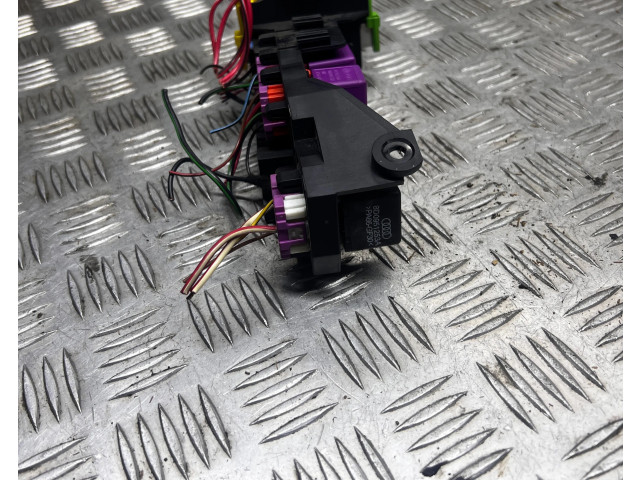 Pojistková skříňka 4E0937503B Audi A8 S8 D3 4E 2004