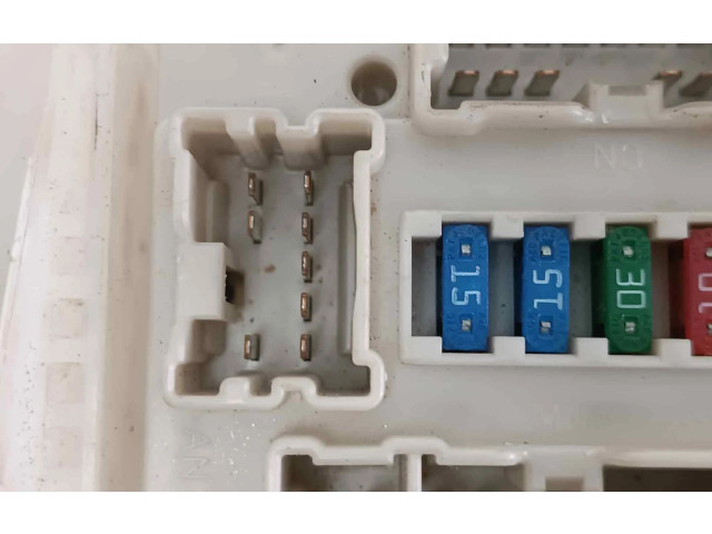   Pojistková skříňka 284B6E   Nissan Navara D40 2009