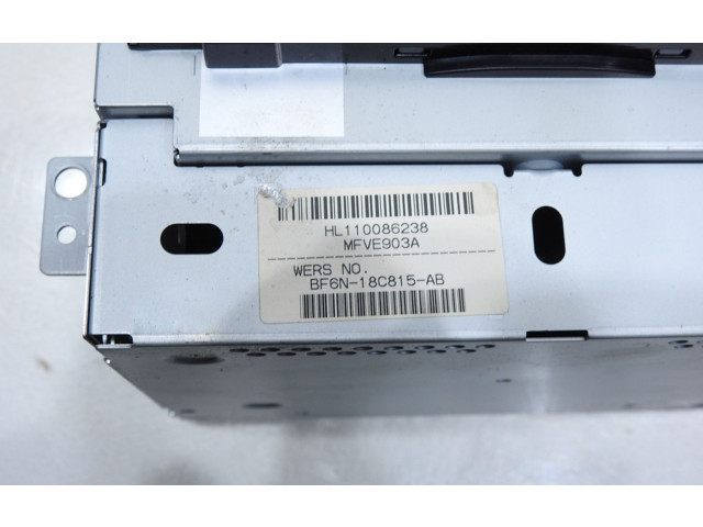 Радио/ проигрыватель CD/DVD / навигация