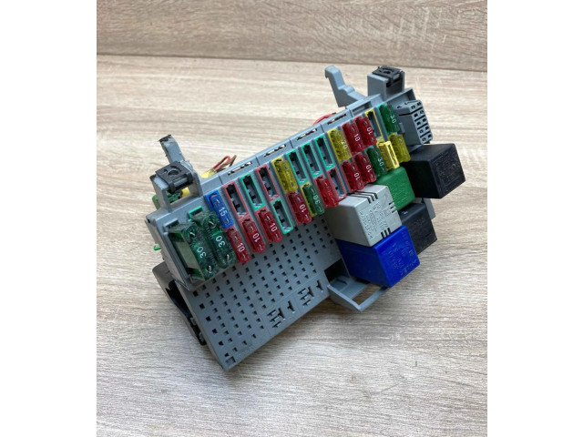 Pojistková skříňka 90414547 Opel Astra F 1992