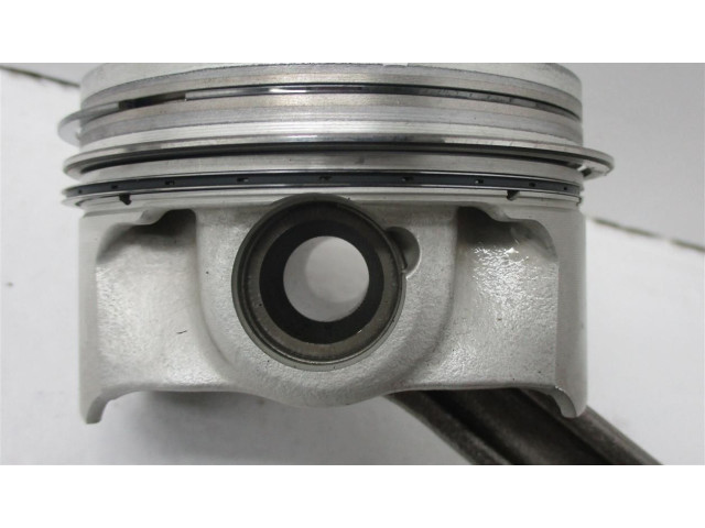 Píst Audi A8 S8 D5