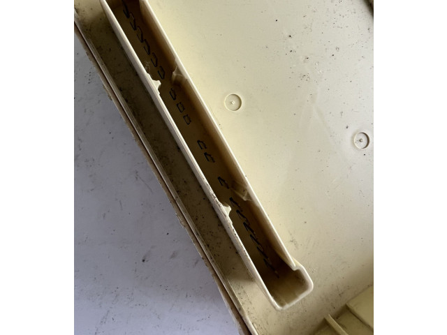 Pojistková skříňka Mitsubishi Pajero 2003