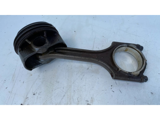 Поршень с шатуном Volvo V40 для бензинового двигателя 1.5