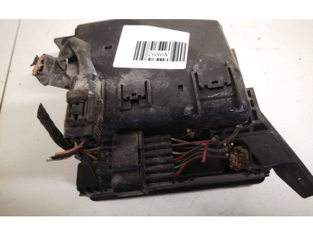 Блок предохранителей mr587816 Mitsubishi Grandis