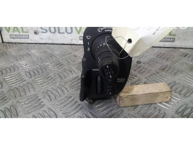 Ручка стеклоочистителей 8201590631 Renault Clio III