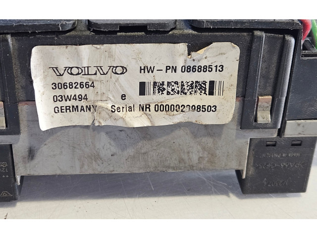 Блок предохранителей 30682664, 03W494   Volvo XC90    