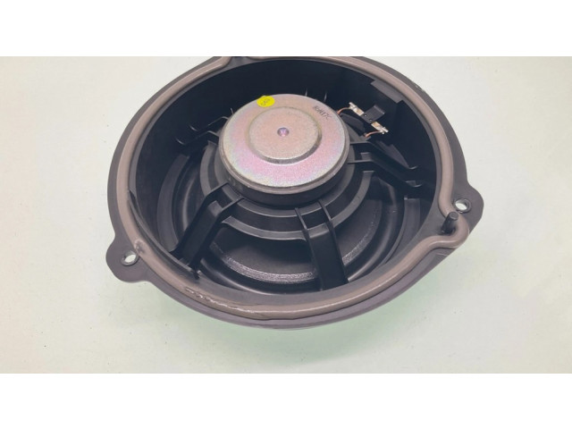 Громкоговоритель (громкоговорители) в задних дверях