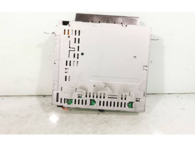 Радио/ проигрыватель CD/DVD / навигация