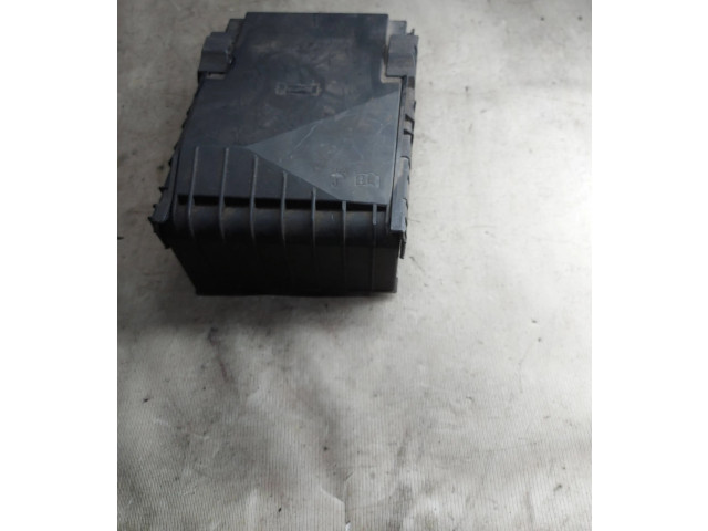 Блок предохранителей  1K0937804B, 1K0937806   Volkswagen Touran I    