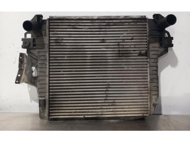 Радиатор интеркулера 3043858    Jeep Cherokee III KJ