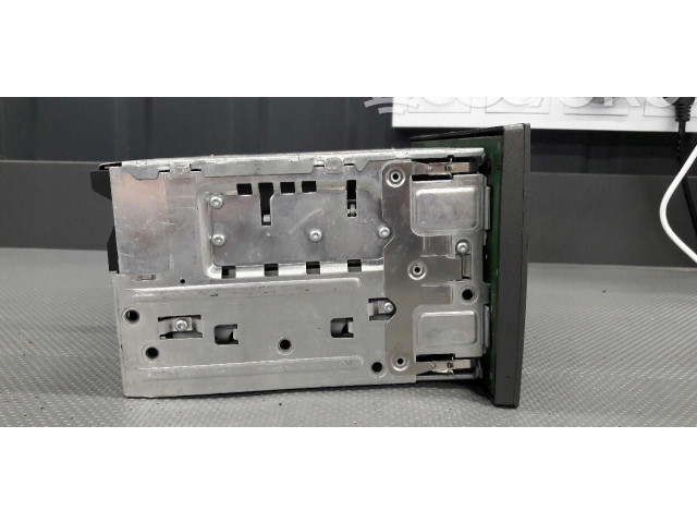 Pojistková skříňka Радио/ проигрыватель / навигация 13255557 Opel Zafira B 2009