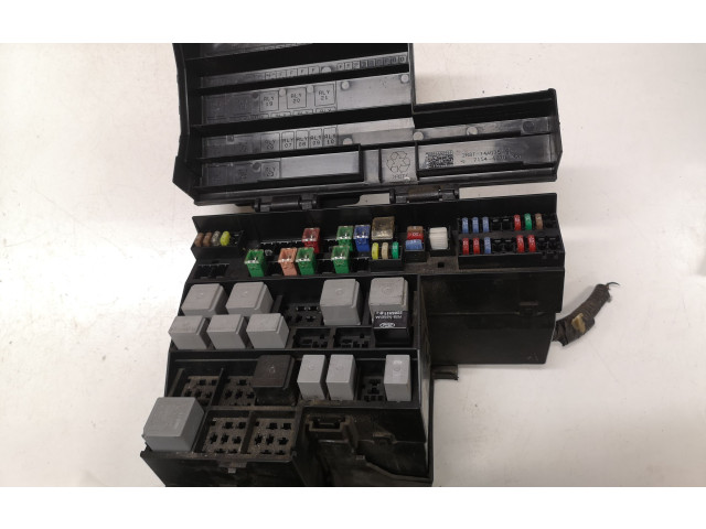 Блок предохранителей 2R8T14A075, 2R8T14A003 Jaguar S-Type