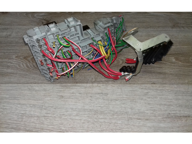 Блок предохранителей 8690698   Volvo V70    