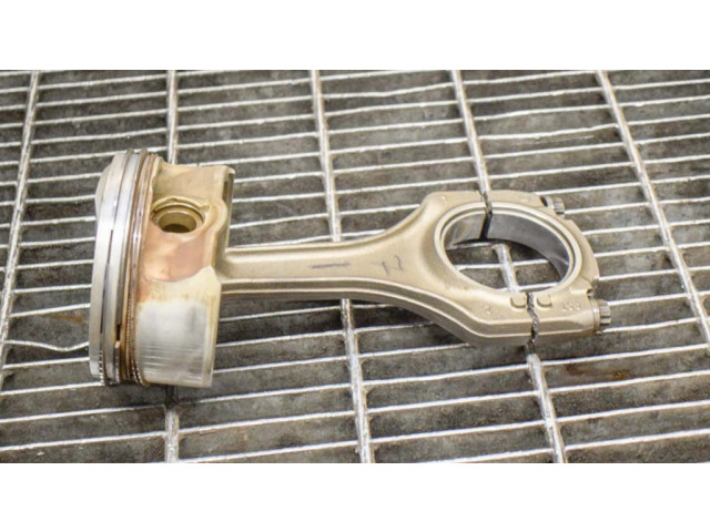 Píst 7838623, 7840918 BMW 5 E60 E61 pro benzínový motor 5.0 S85 B50 A