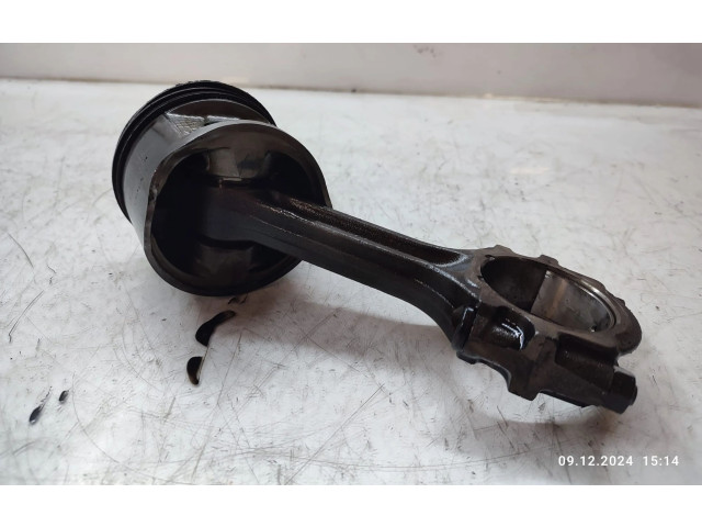 Píst Nissan Navara D22