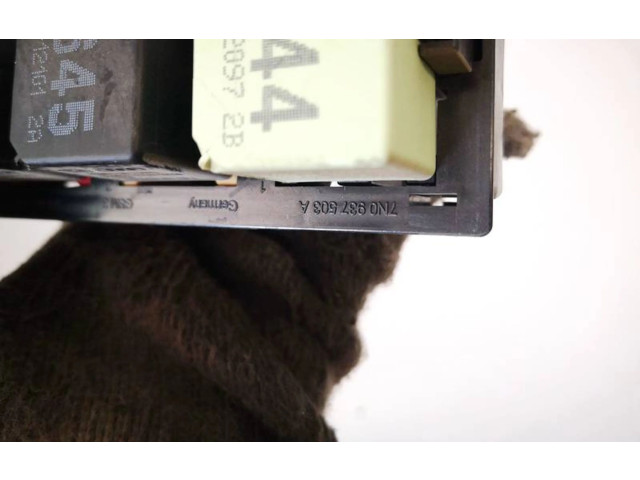 Блок предохранителей  7n0937503a   Skoda Yeti (5L)    